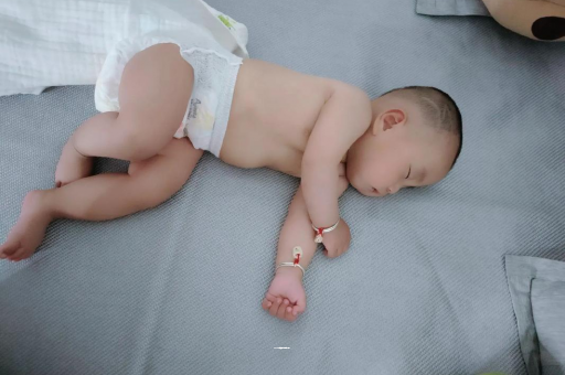 华容怀孕多久肚子会胀气
